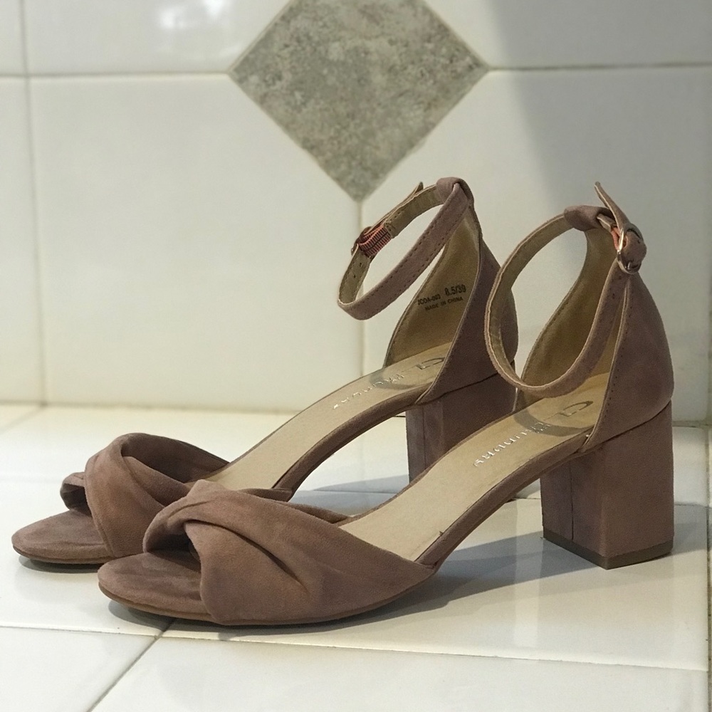 🤩HP🤩 Chinese Laundry “Joselyn” Suede Heels